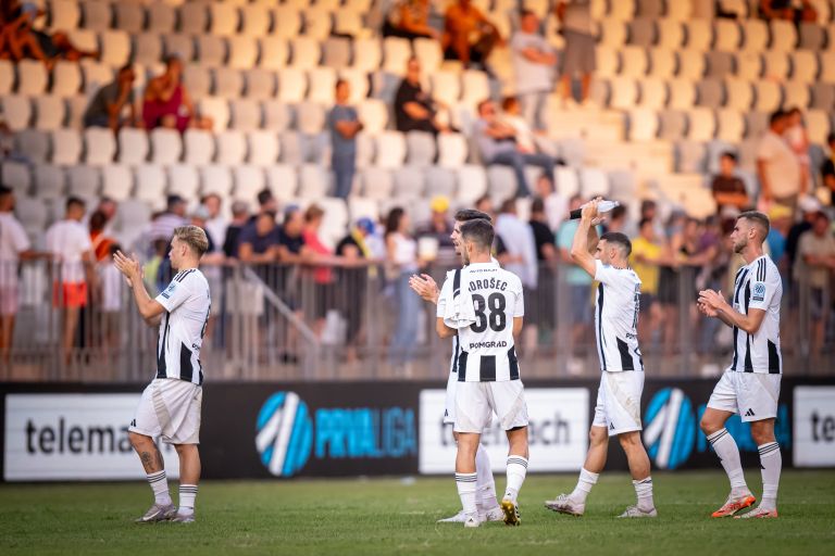 koper, mura, bonifika, gledalci, tribune, navijaci, ljudje