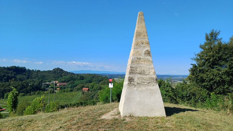 po-sledeh-ranine, planinska-pot, radgonske-gorice, ranina, piramida