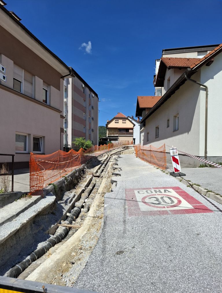 Novi dom , obnova vročevoda.jpg