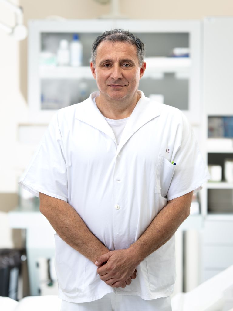 Dr. Erik Brecelj