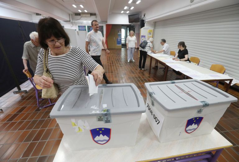 UV2 volitve skrinjica Saso Bizjak.jpg