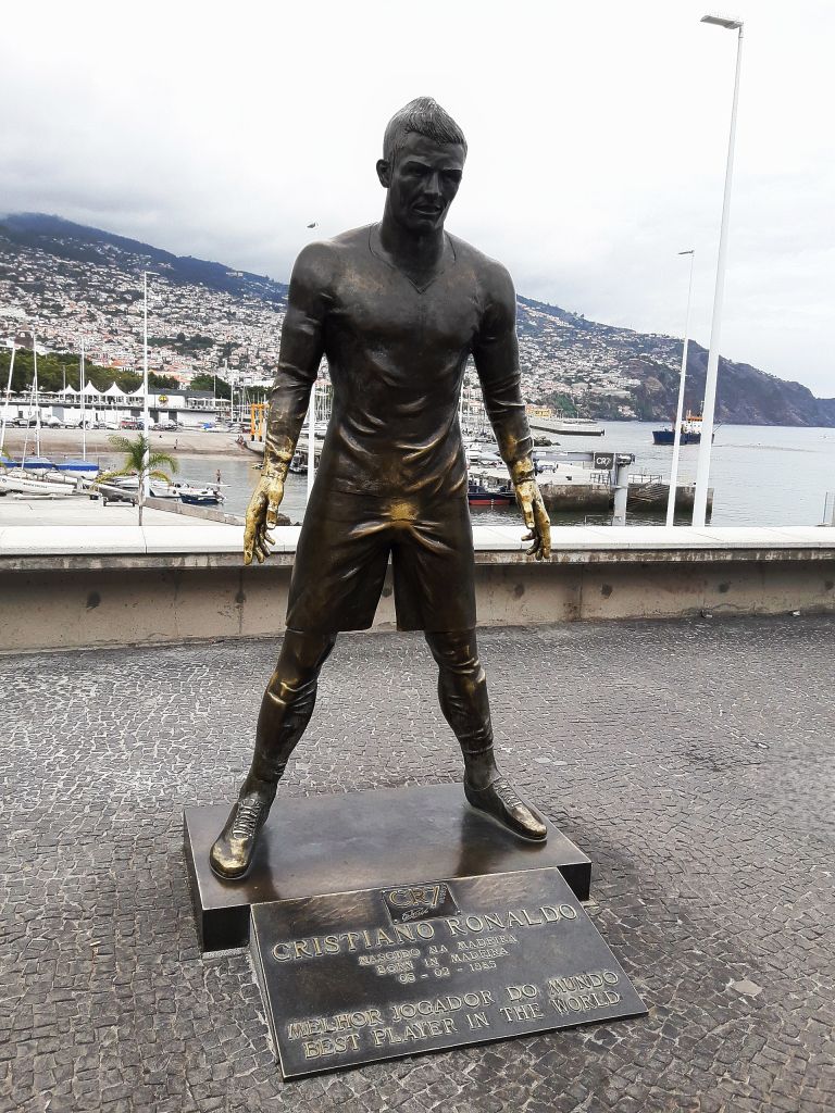 35 Madeira Ronaldo Spomenik.jpg