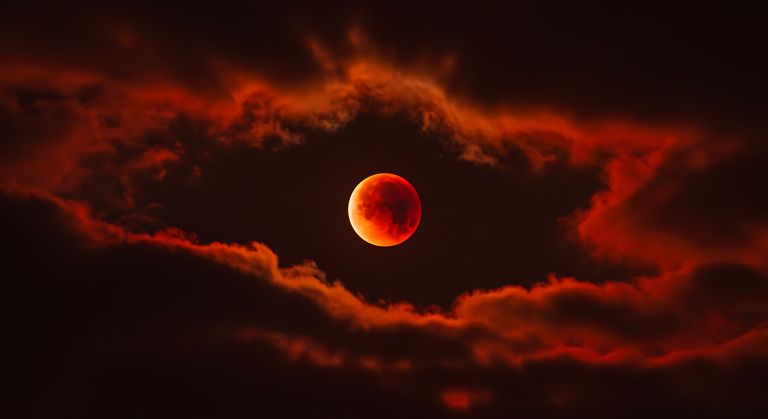 krvava luna