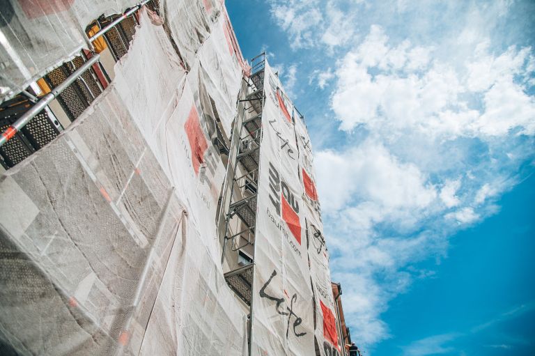 lendavska-ulica-13, gradbišče-fasada-streha, plesen, vlaga