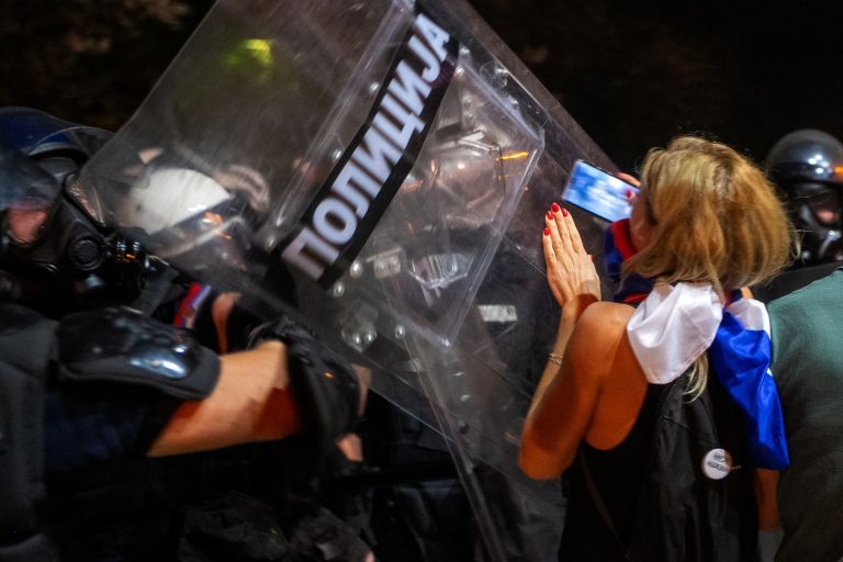 novi-sad, protesti, spopadi, policija, nadstresek-novi-sad