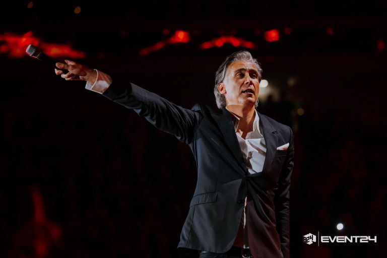 Jan Plestenjak na enem izmed praznovanj Aktualovega rojstnega dne.