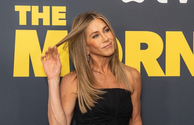 Jennifer Aniston je bila na predpremieri 4. sezone serije The Morning Show vidno dobre volje.