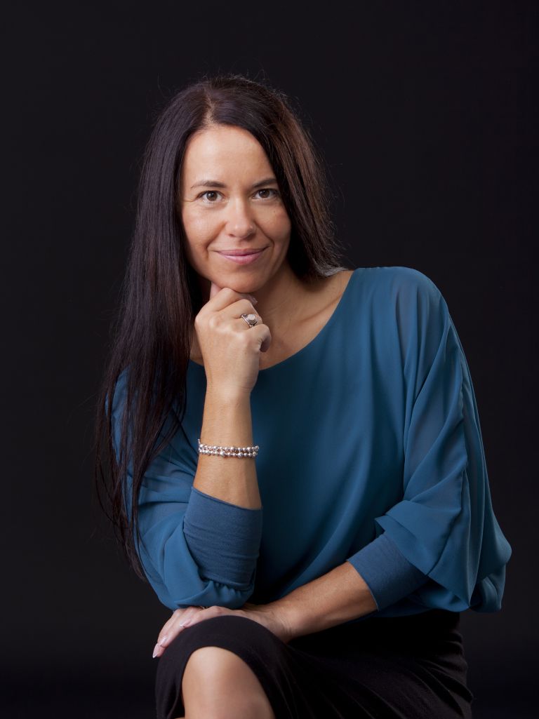 DR. LUCIJA ČEVNIK.