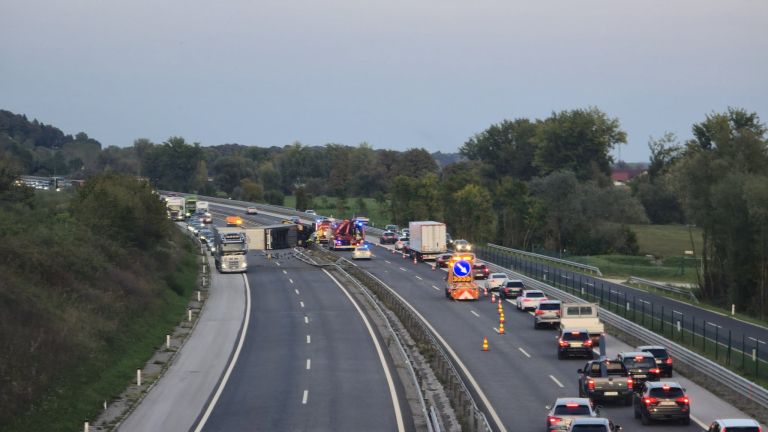 prevrnjen-tovornjak, dolenjska-avtocesta-7-3-2019