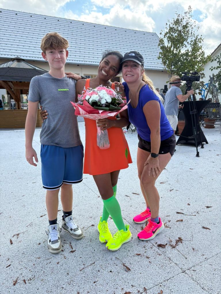 Irena Yebuah Tiran, Eva Hren