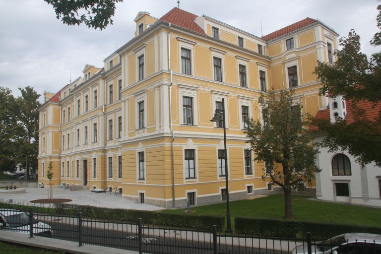 negovalna-bolnisnica-julija, prenova-nekdanje-moske-bolnice