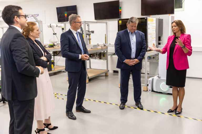 Obisk ministrov Tanje Fajon in dr. Aleksandra Jevška.jpg