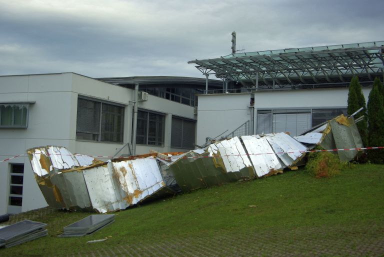 os-drska, streha, neurje