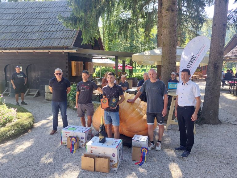 v-mozirskem-gaju-se-je-zacela-tradicionalna-razstava-buc-velikank-in-jesenskega-cvetja