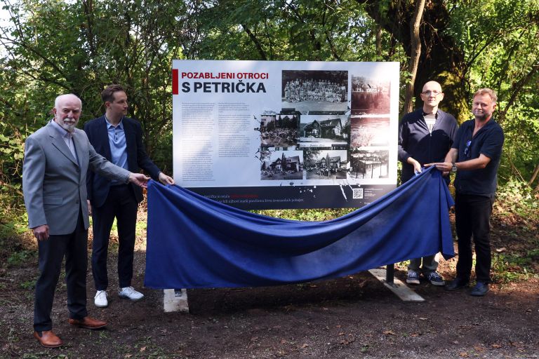 Spominska tabla Otroci s Petrička