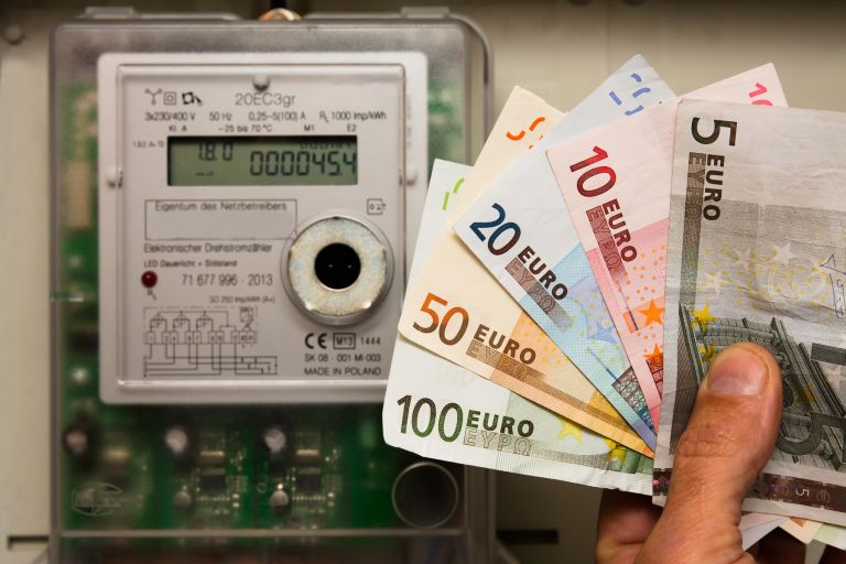 elektrika, denar, stroški