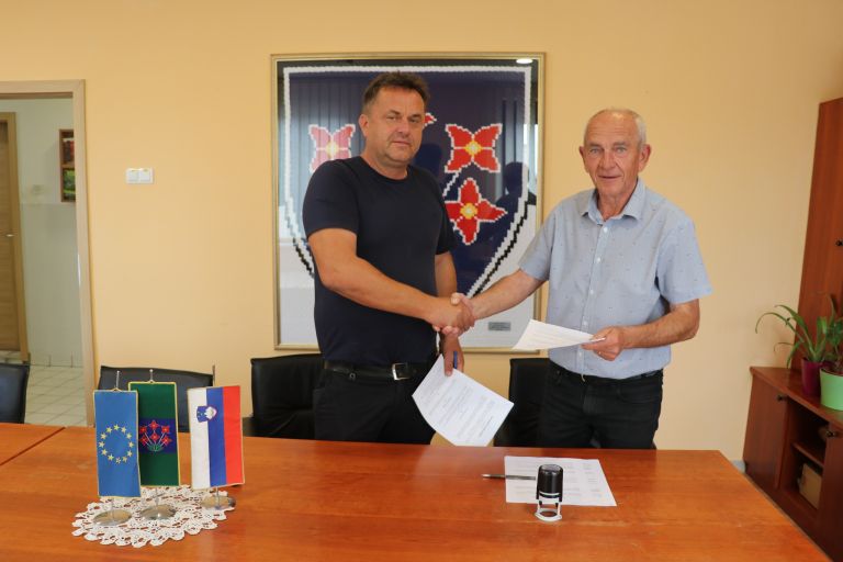 obcina-salovci, sportna-dvorana, osnovna-sola-salovci, podpis