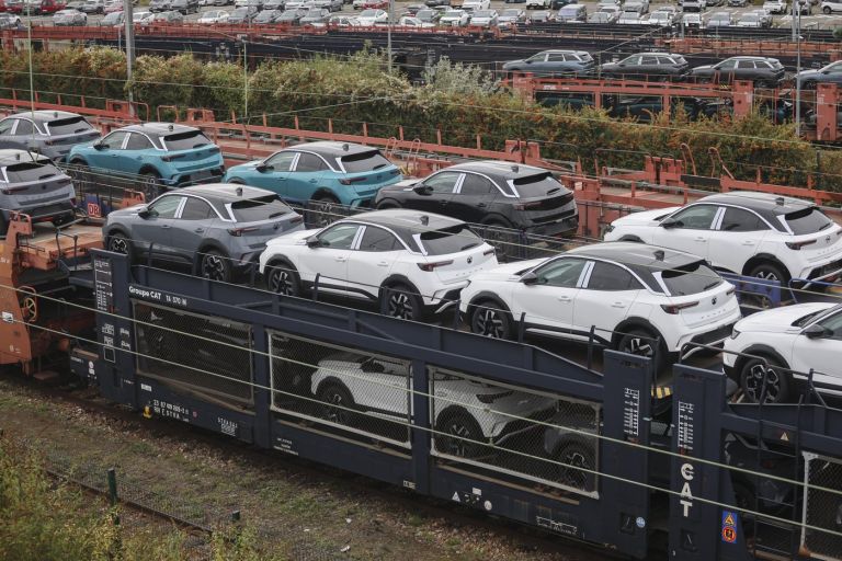 stellantis, poissy.jpg