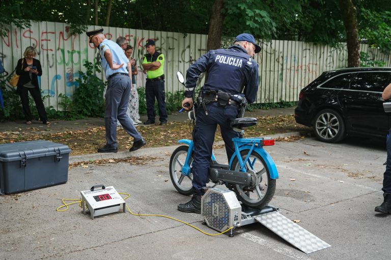 predelani moped.jpg