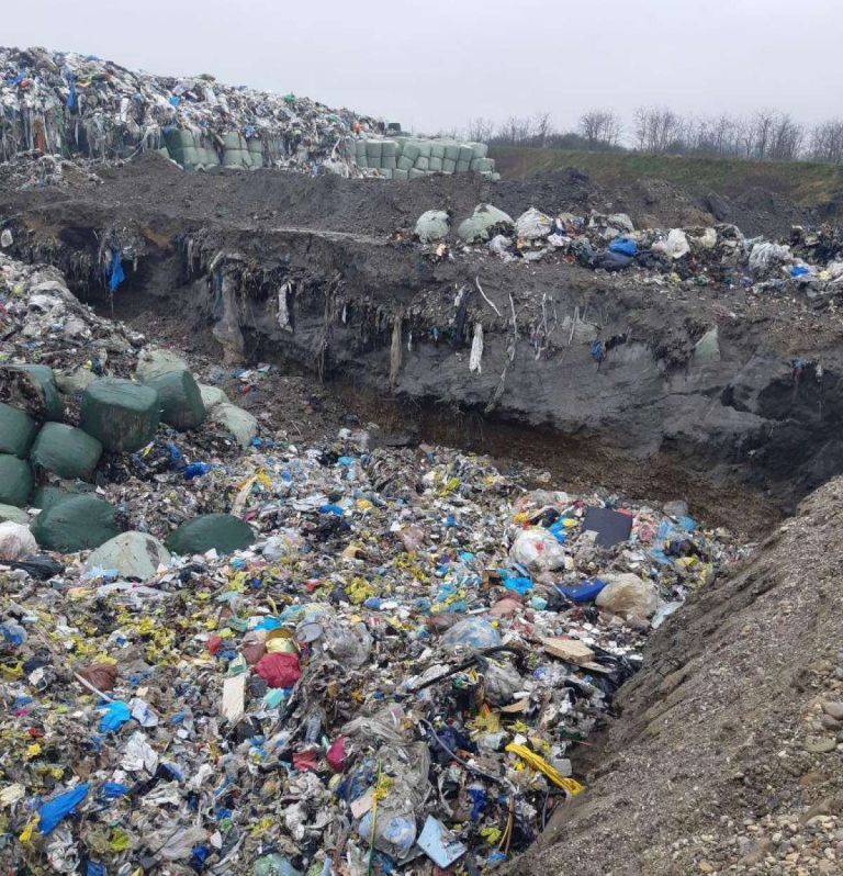 zakopani odpadki.jpg