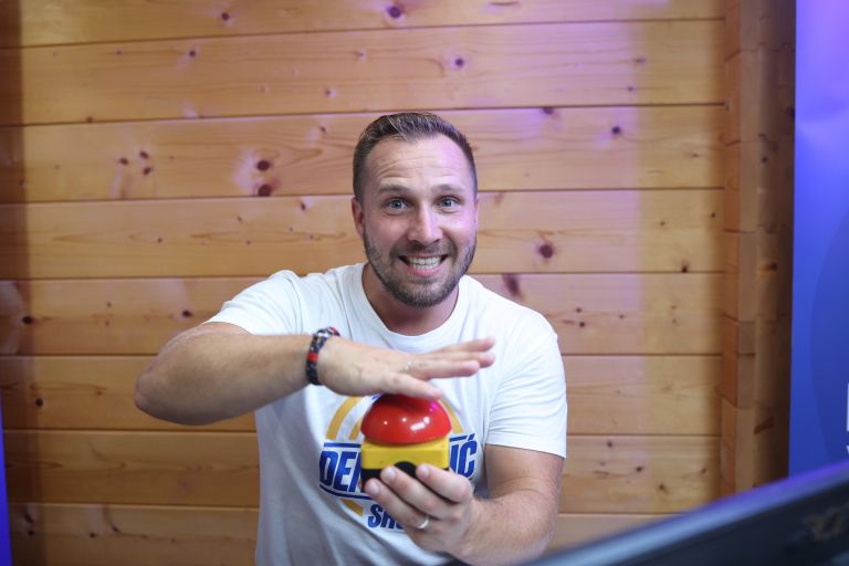 Radio 1, Brezčasni Denis Avdić 3