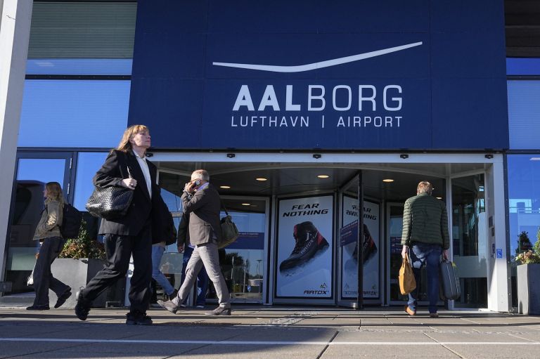 Vhod na letališče Aalborg.jpg