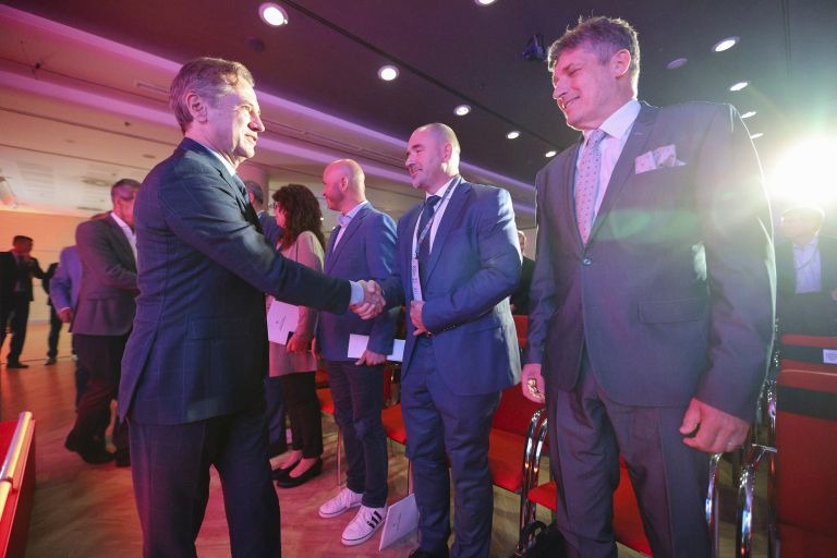 golob sajovic Delo mediji.jpg