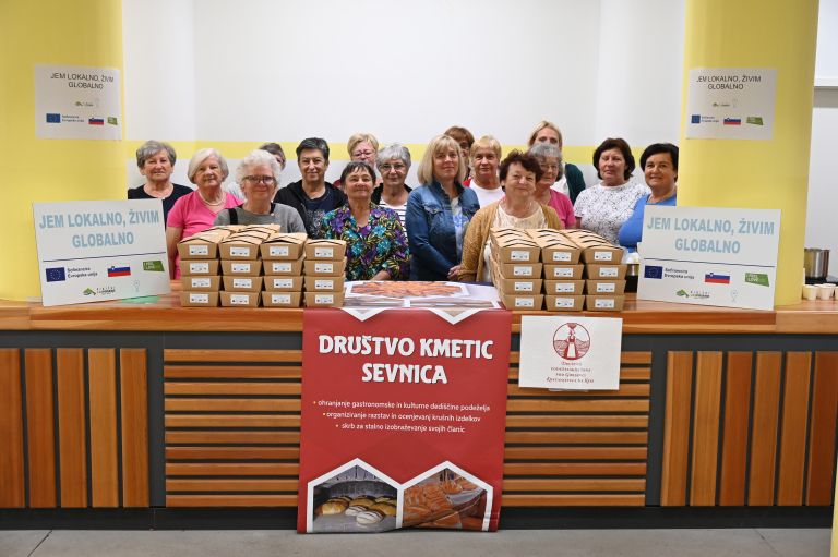 Ribji namaz na Kmečki tržnici.JPG