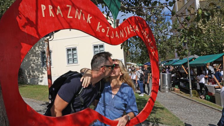 kozjanski-park, praznik-kozjanskega-jabolka, razstave, pohod, literarni-vecer, jabolko