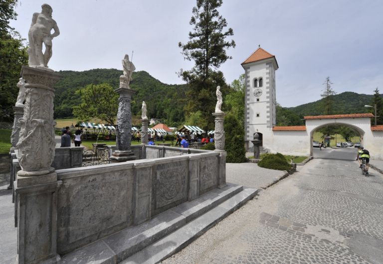 Polhov Gradec, graščina