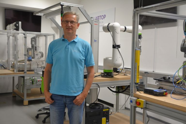 rc_nm_f_bratkovic_lab.JPG