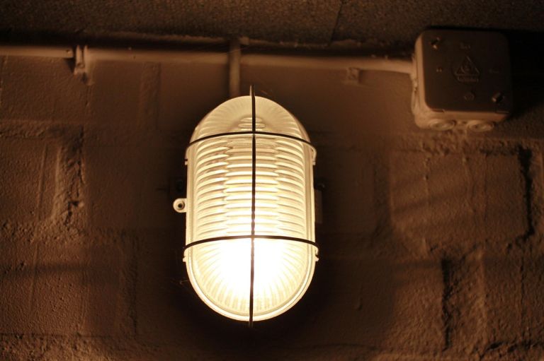 basement-lamp-280255_1280.jpg