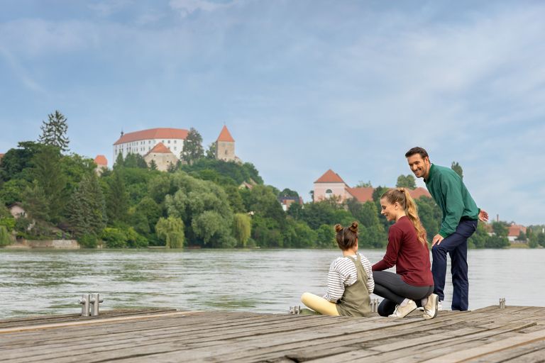 TP_castle_view_walking_family_02_TheOther_2025_lowres.jpeg