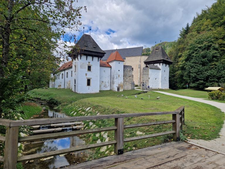 po-poteh-alme-karlin-in-ivana-minattija