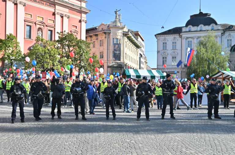 shod nasprotnikov pravice do splava