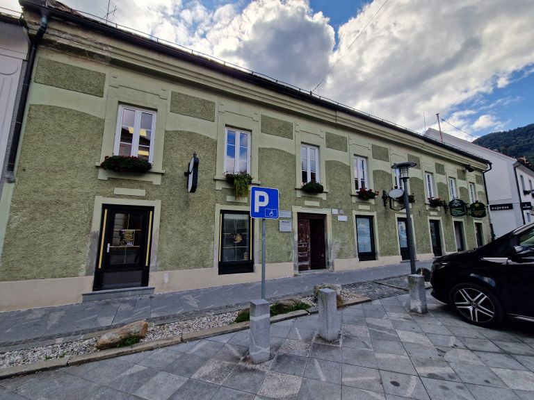 po-poteh-alme-karlin-in-ivana-minattija