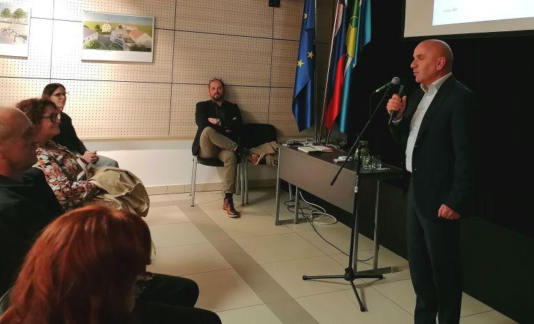 trg, bela-cerkev, ureditev