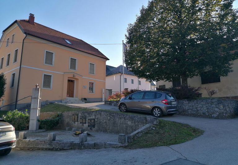trg, bela-cerkev, ureditev