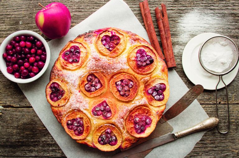 jabolčni kolač z marcipanom