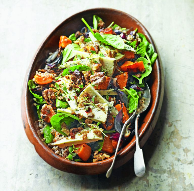 Ješprenjeva solata s pečeno bučo in modrim sirom