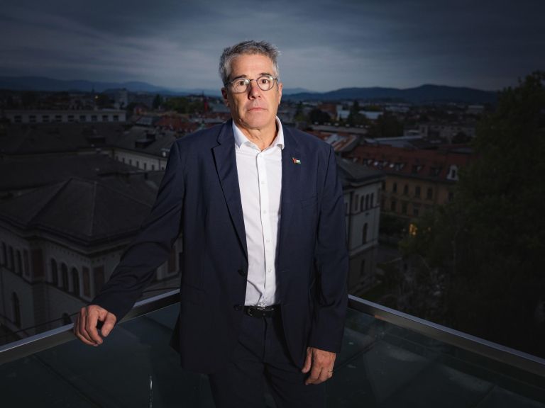 dr-tom-potokar, kirurg, ki-resuje-zivljenja-palestincev