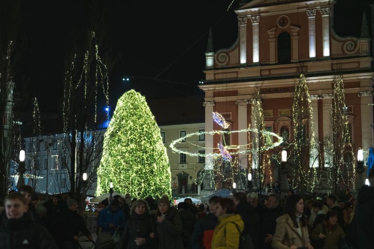 Ljubljana december okrasitev lučke