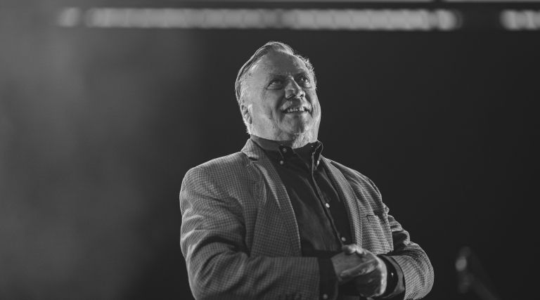 Halid Bešlić - Poslovil se je legendarni Halid Bešlić.