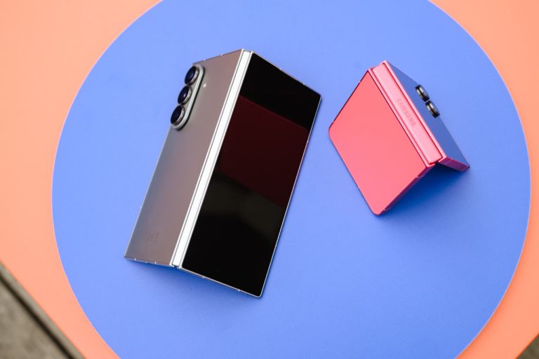 galaxy-watc8, samsung, pametna-ura, galaxy-zflip7, pametni-telefon