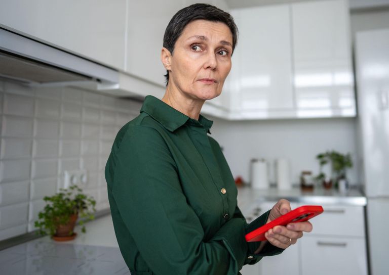 telefon, žalost, osamljenost