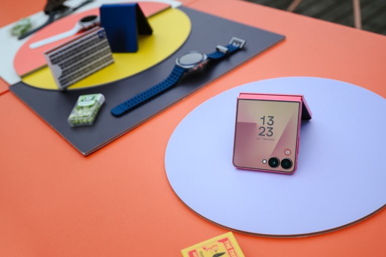 galaxy-watc8, samsung, pametna-ura, galaxy-zflip7, pametni-telefon