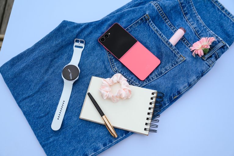 galaxy-watc8, samsung, pametna-ura, galaxy-zflip7, pametni-telefon