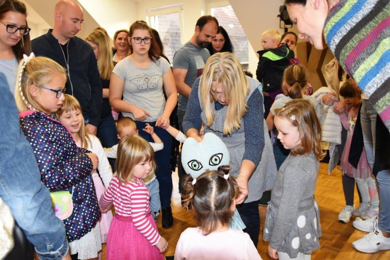 muca-copatarica, dvor-ob-krki, gledalisce-fru-fru