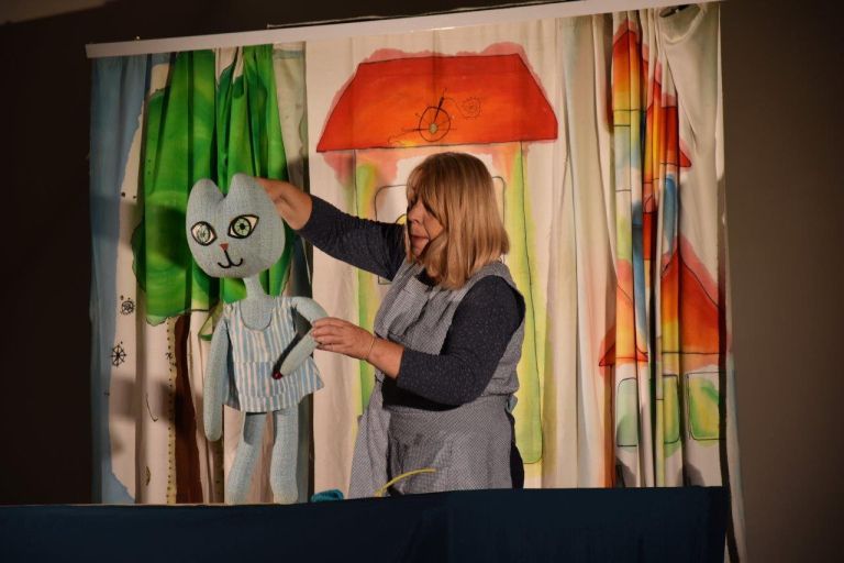 muca-copatarica, dvor-ob-krki, gledalisce-fru-fru