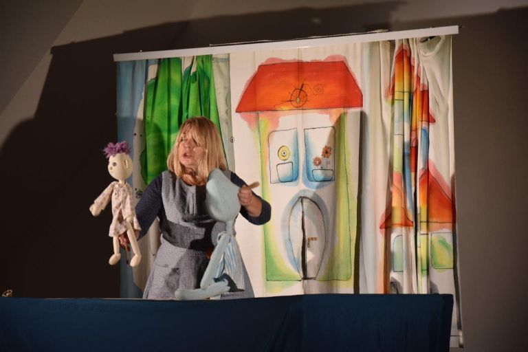 muca-copatarica, dvor-ob-krki, gledalisce-fru-fru